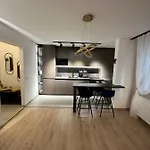 Coresi Mall Luxury Apartament *
