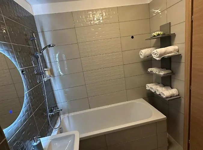 Coresi Mall Luxury Apartmán